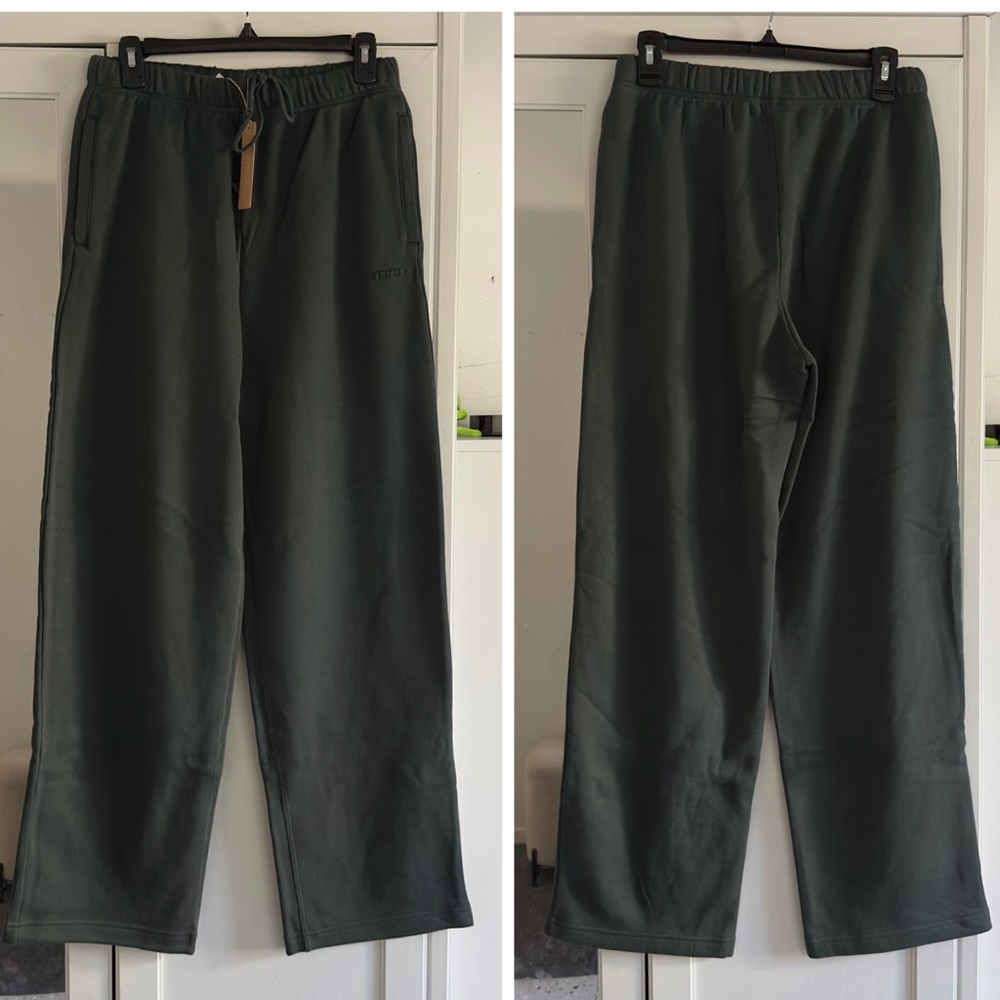 SKIMS Straight Leg Pants in Deep Green